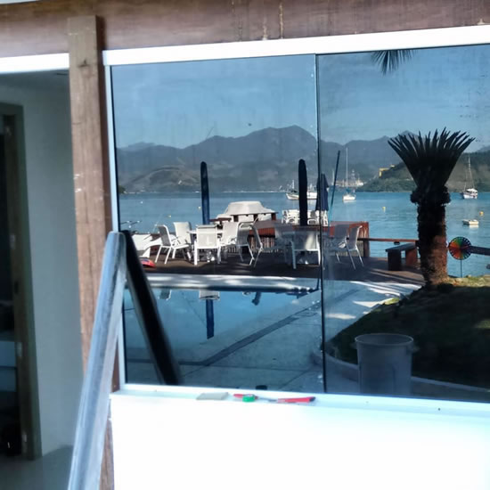 Fechamento de Varanda com Vidro, Fechamento de Sacada com Vidro, Persiana de Vidro em Niterói e RJ