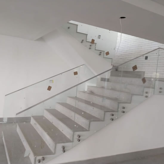 Projetos em Vidro, Produção e Instalação de Vidros, Vidros Personalizados em Itaipu, Serra Grande, Niterói, RJ