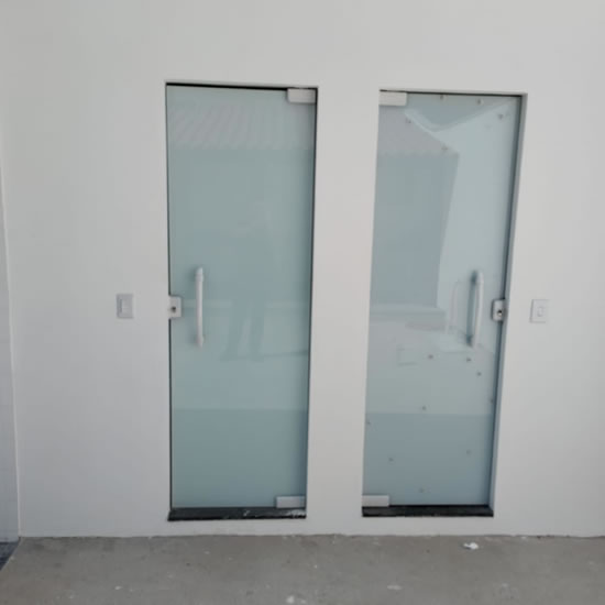 Portas de Vidro, Janelas de Vidro, Portões de Vidro e Esquadrias em Niterói e RJ