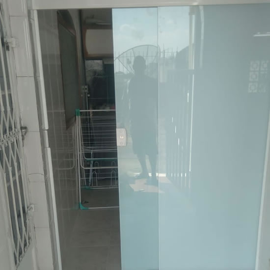 Portas de Vidro, Janelas de Vidro, Portões de Vidro e Esquadrias em Niterói e RJ