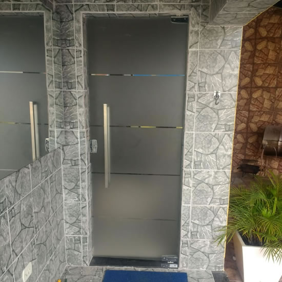 Portas de Vidro, Janelas de Vidro, Portões de Vidro e Esquadrias em Niterói e RJ